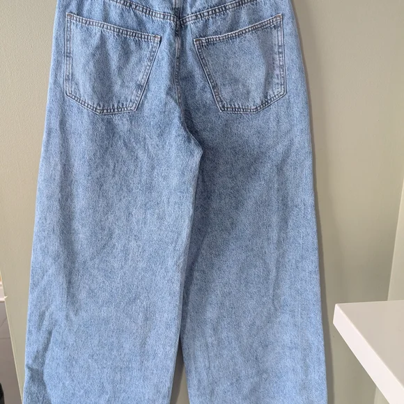 Universal Thread Mid-Rise Blue Denim Jeans - Picture 2 of 5
